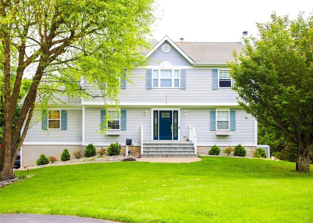 10 Courtney Ln in Brewster, NY - Building Photo