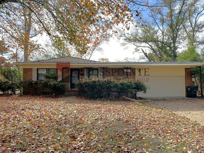 property at 2909 Meadowlark Ln