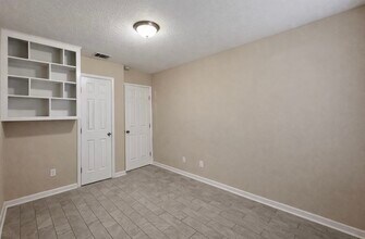 101 Lottie Ln in Friendswood, TX - Foto de edificio - Building Photo