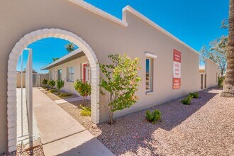 8627 E Coronado Rd in Scottsdale, AZ - Building Photo - Building Photo