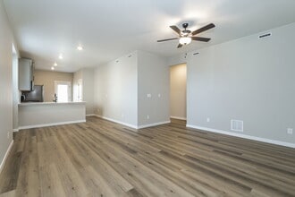 9458 Yampa St in Commerce City, CO - Foto de edificio - Building Photo