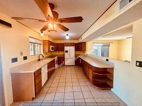 8401 E Stella Rd in Tucson, AZ - Building Photo - Building Photo