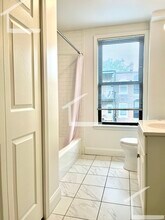 77 Lanark Rd, Unit 2 in Boston, MA - Foto de edificio - Building Photo