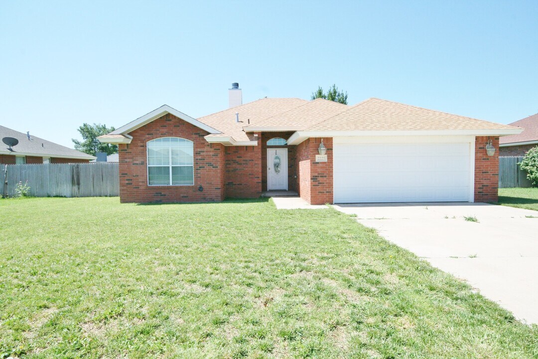 2225 Reese Dr in Clovis, NM - Building Photo