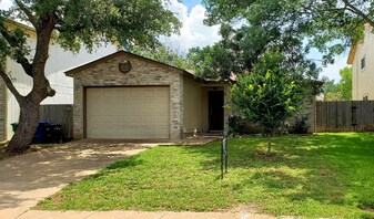 13018 Chimney Oak Dr in San Antonio, TX - Building Photo