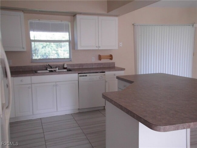 845 Wolverine St E in Lehigh Acres, FL - Foto de edificio - Building Photo