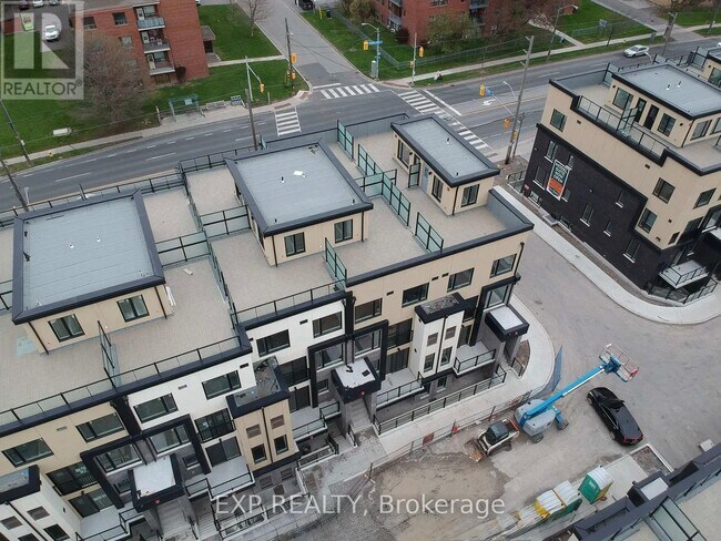 1650 Victoria Park Ave in Toronto, ON - Building Photo - Building Photo