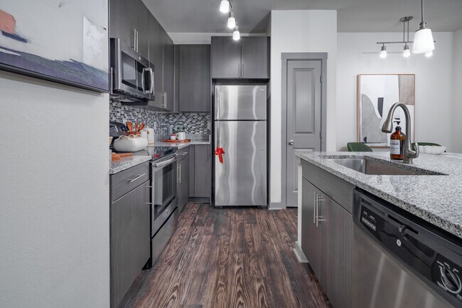 Axis Hamilton in San Antonio, TX - Building Photo - Building Photo