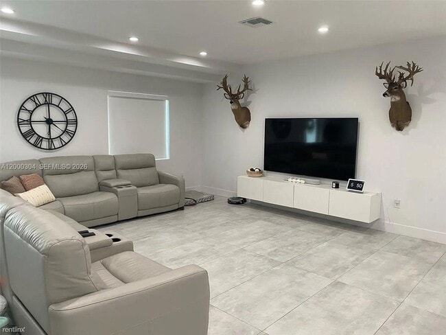 1935 SW 24th Ter in Miami, FL - Building Photo - Building Photo