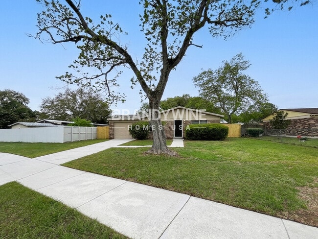 8409 Red Holly Ln in Jacksonville, FL - Foto de edificio - Building Photo