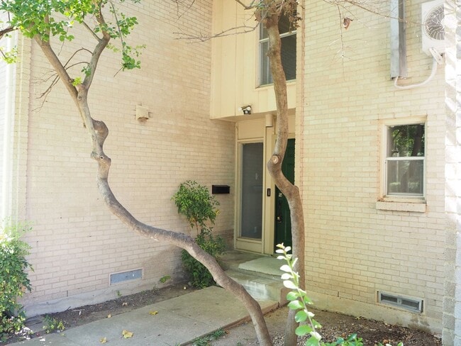 962 S Weatherred Dr in Richardson, TX - Building Photo - Building Photo