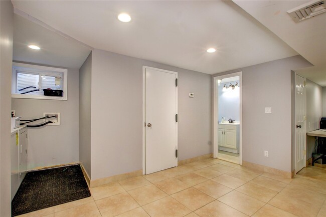 85-03 Radnor St in Queens, NY - Foto de edificio - Building Photo