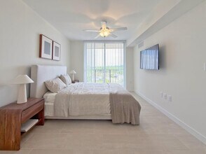 11330 SW 3rd St, Unit B1 in Miami, FL - Foto de edificio - Building Photo