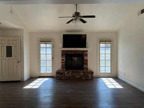 97 Rosewood Cir in Madera, CA - Building Photo - Building Photo