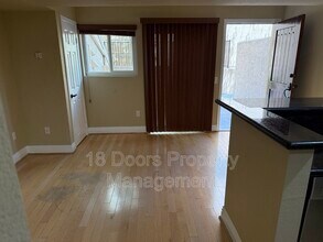 3927 Nobel Dr in San Diego, CA - Building Photo - Building Photo