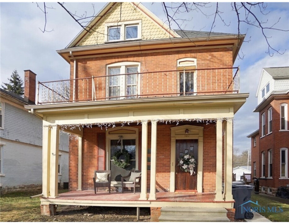 107 Clinton Ave, Unit A in Tiffin, OH - Building Photo