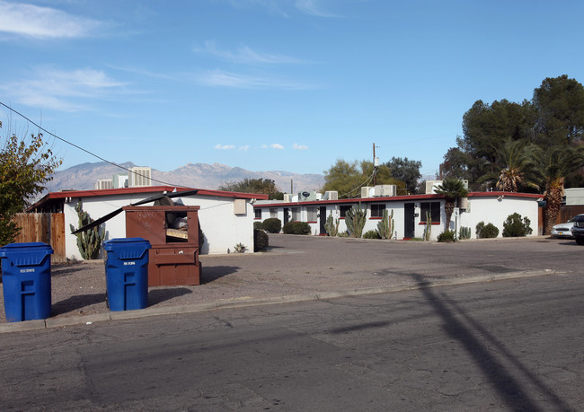 Lee in Tucson, AZ - Building Photo - Building Photo