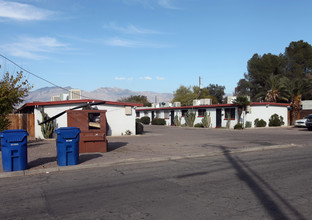 Lee in Tucson, AZ - Foto de edificio - Building Photo