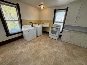 3388 E Washington Ave, Unit #2 in Madison, WI - Building Photo - Building Photo