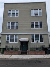 212 Myrtle Ave in Jersey City, NJ - Building Photo - Building Photo