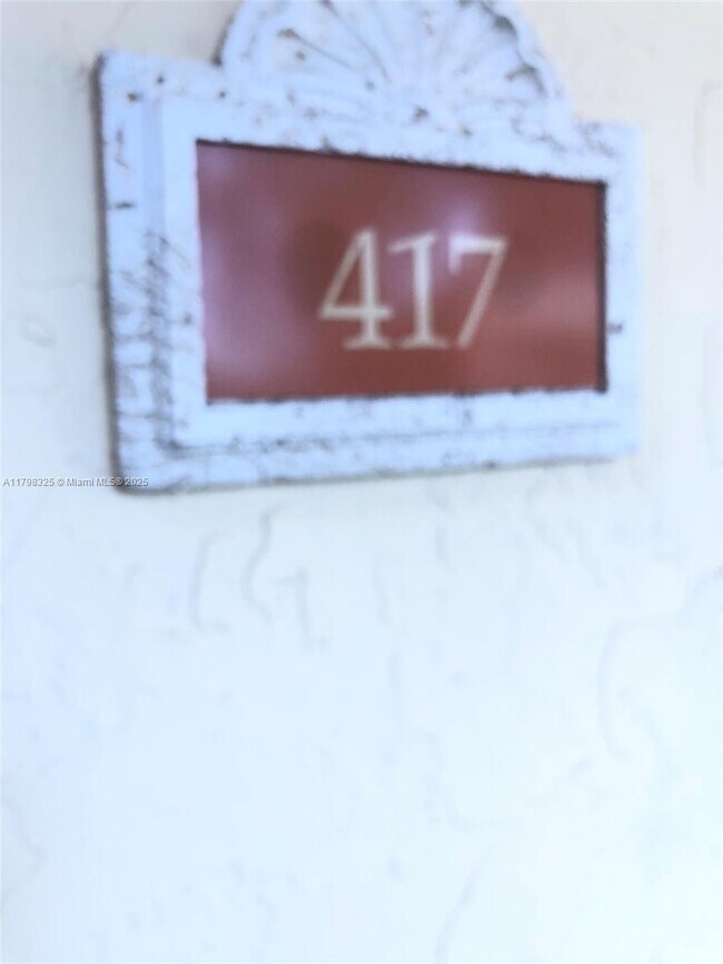 8160 Geneva Ct in Doral, FL - Foto de edificio - Building Photo
