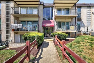 5200 Newton St in Bladensburg, MD - Foto de edificio - Building Photo