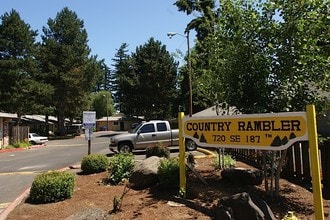 Country Rambler in Portland, OR - Foto de edificio - Building Photo