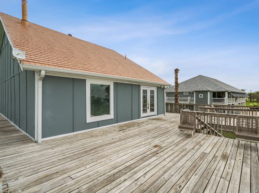 2384 Sand Bar Ln in Port Bolivar, TX - Building Photo