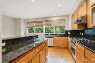 926 Camille Lane in Mountain View, CA - Building Photo - Building Photo