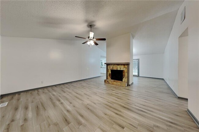5406 Jamestowne Dr in Powder Springs, GA - Building Photo - Building Photo