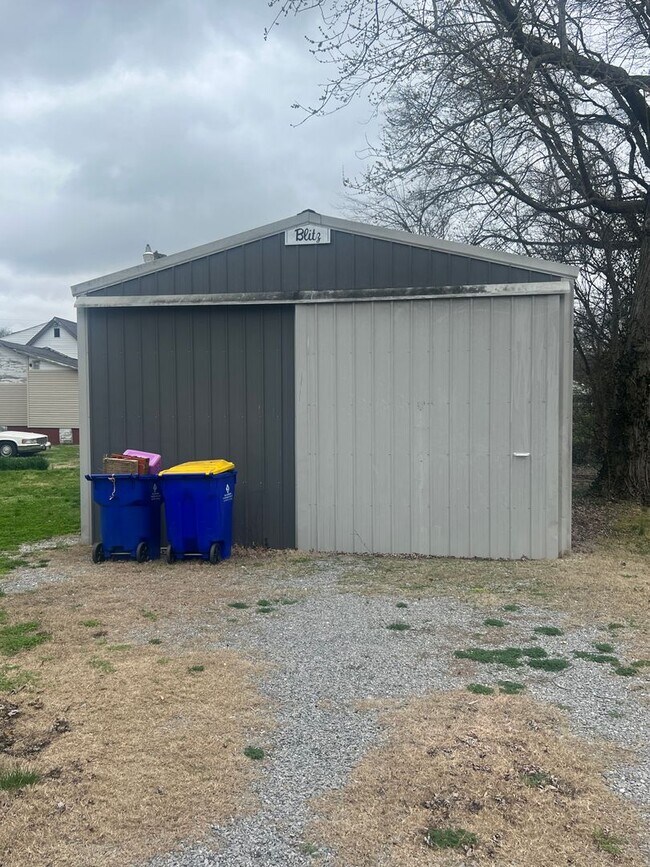 510 W Washington St in Franklin, KY - Building Photo - Building Photo