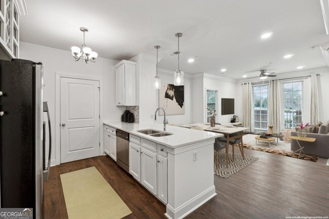 901 Abernathy Rd NE in Sandy Springs, GA - Foto de edificio - Building Photo