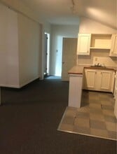 748 Calef, 3 in Barrington, NH - Foto de edificio - Building Photo