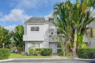 3453 NW 44th St, Unit 107 in Lauderdale Lakes, FL - Building Photo - Building Photo