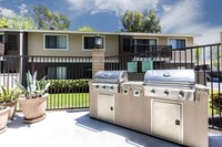 SERRANO HIGHLANDS APARTMENT HOMES in Lake Forest, CA - Foto de edificio - Building Photo