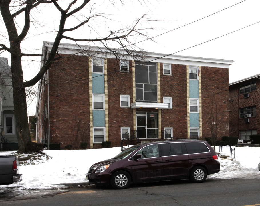 524 Morris Ave in Elizabeth, NJ - Foto de edificio