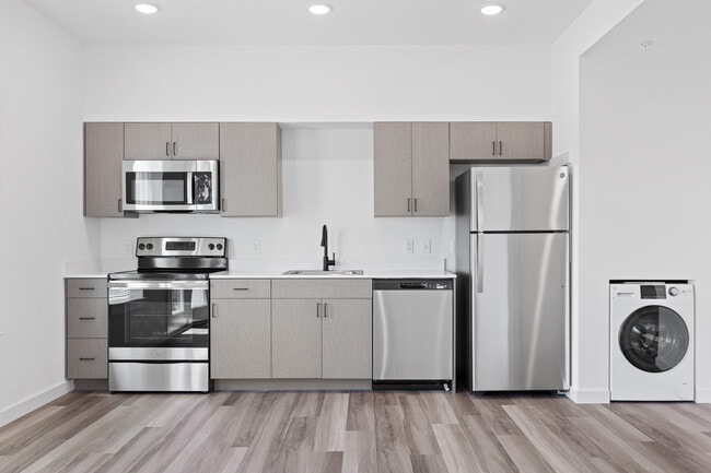 East Line Apartments - Live on Main Street in Chattanooga, TN - Foto de edificio - Building Photo