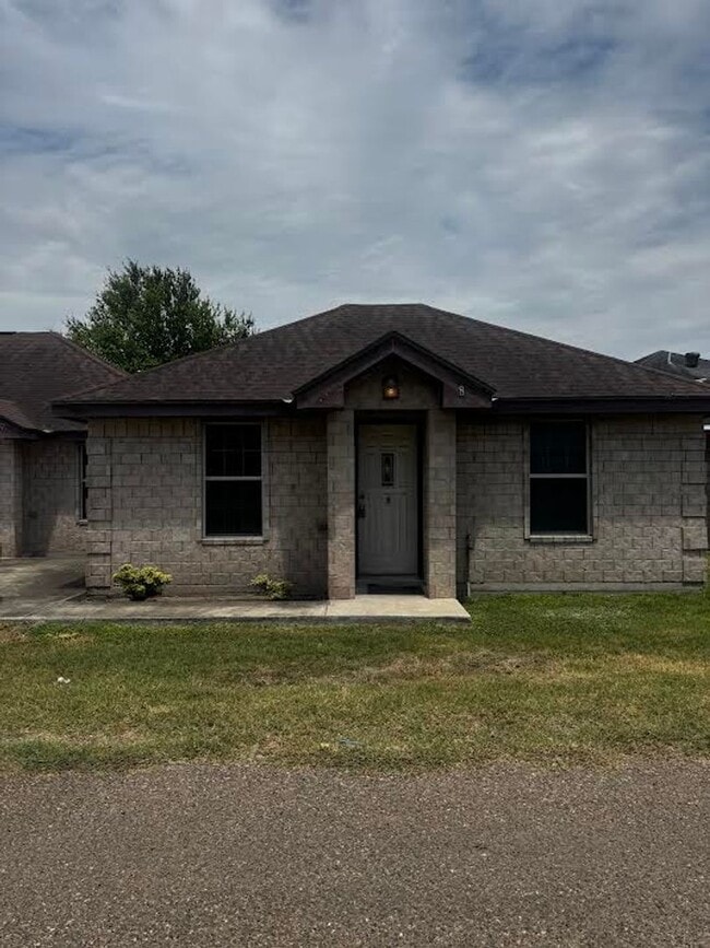 property at 800 E Daffodil Ave