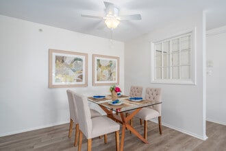 Scenic Tree Rentals in Palos Hills, IL - Building Photo - Interior Photo