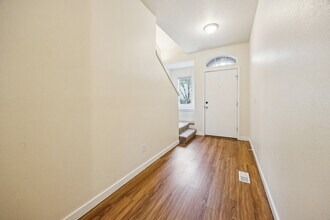 325 NW 209th Ave in Beaverton, OR - Building Photo - Building Photo