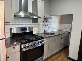 948 W Maple St in Allentown, PA - Building Photo