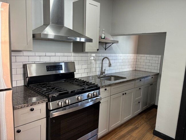 property at 948 W Maple St