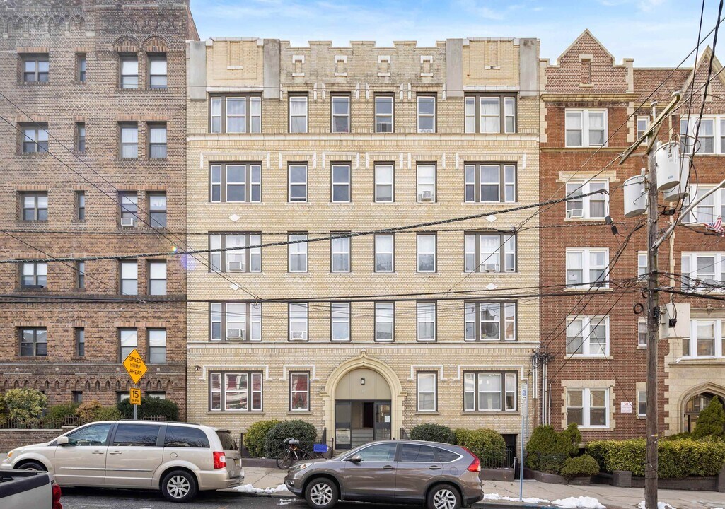 137 Kensington Ave in Jersey City, NJ - Building Photo