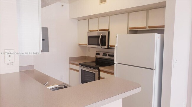 11631 SW 2nd St in Pembroke Pines, FL - Building Photo - Building Photo