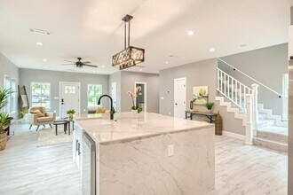 North Oak Cliff home 2 miles from Bishop A in Dallas, TX - Building Photo - Building Photo