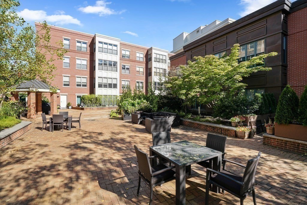 35 Fay St, Unit 410 in Boston, MA - Building Photo