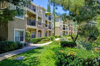 Alta Vista Apartments in Escondido, CA - Foto de edificio - Building Photo