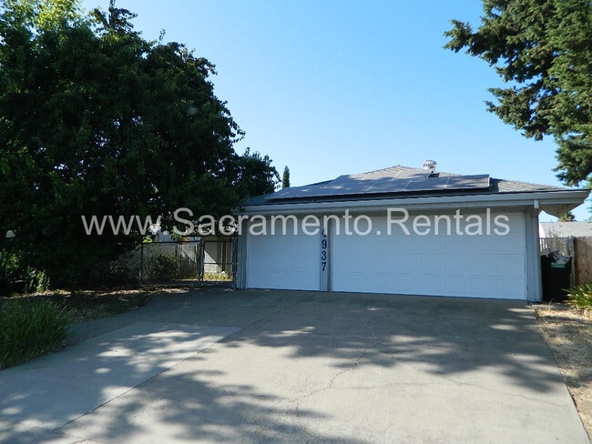 4937 Palm Ave in Sacramento, CA - Building Photo - Building Photo