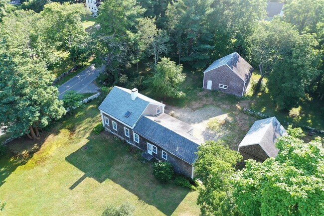 17 Pine Island Rd in Mattapoisett, MA - Building Photo - Building Photo