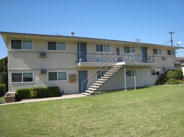 7035 El Provo Cir in Buena Park, CA - Foto de edificio - Building Photo